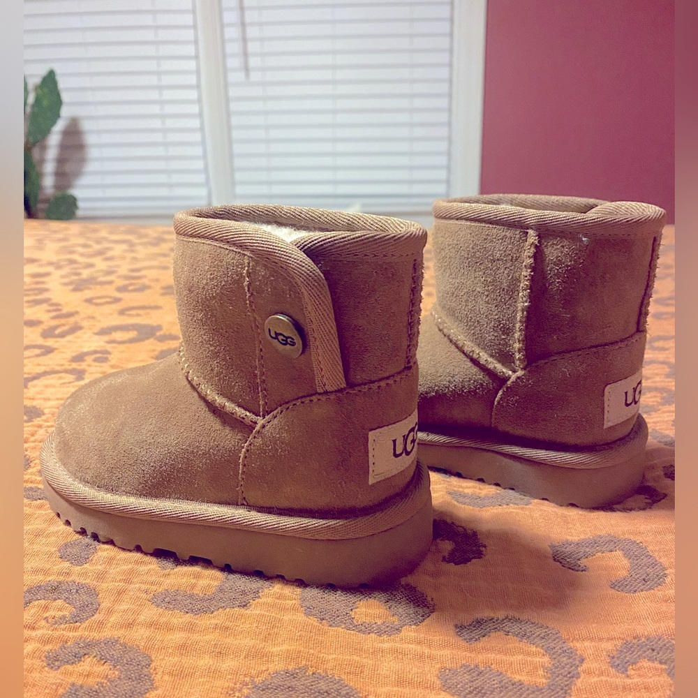 Toddler UGGs 🤎